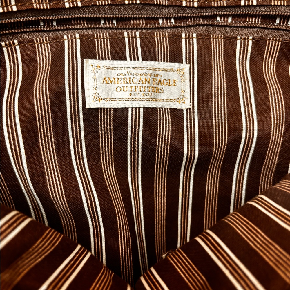 American Eagle Corduroy Shoulder Bag Missing 2 Buttons but has Magnetic Closure - Picture 4 of 8